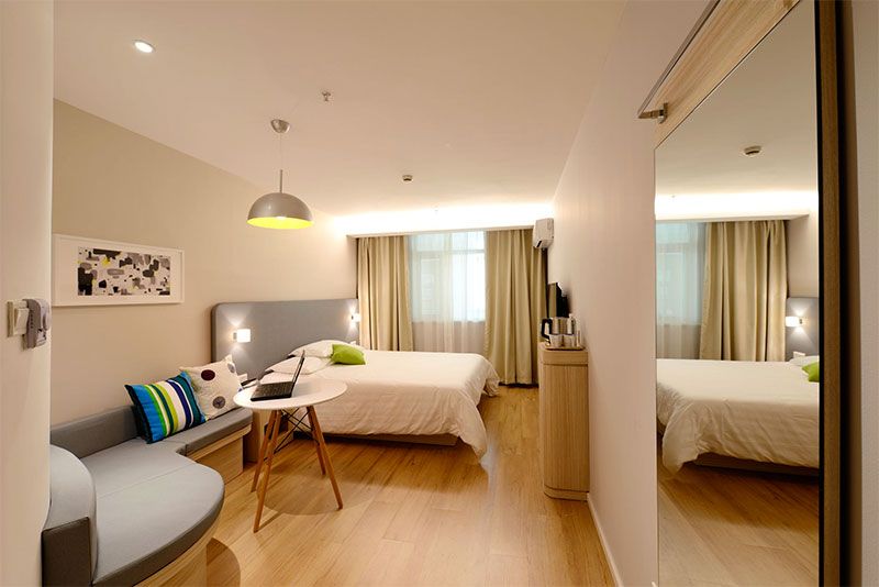 Signature King Room at Straight Stay casino hotel